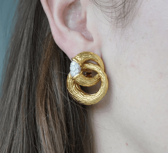 Boucles d'oreilles BOUCHERON - Clips d'oreilles Or Jaune, Platine et Diamants 58 Facettes