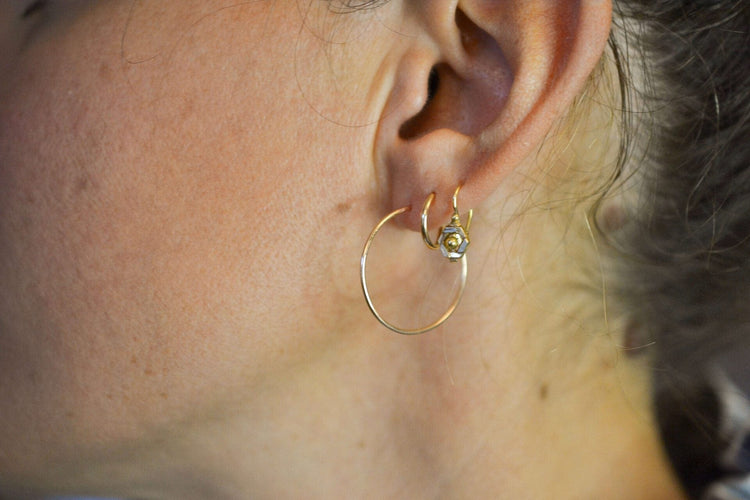 Boucles d'oreilles Boucles d’oreilles créoles rondes en or jaune 18 carats 58 Facettes 3663