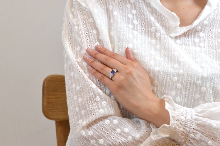 Bague 56 Bague en or jaune 18k avec saphir birman 2,42 ct et diamants 58 Facettes 25565
