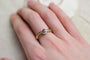 Bague 58 Bague ajourée entourage en or jaune et rubis, diamants 58 Facettes 3747