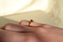 Bague 47.5 Bague volutes en or jaune 18 carats et rubis, diamants 58 Facettes 3715