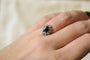 Bague 49 Bague Marguerite - Bague en or blanc 18k, saphir bleu et diamants 58 Facettes 3662