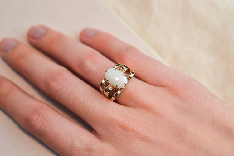 Bague 51.5 Bague opale cabochon en or jaune 14 carats 58 Facettes 3763