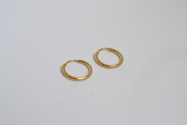 Boucles d'oreilles Boucles d’oreilles créoles lisses en or jaune 18 carats 58 Facettes 3652