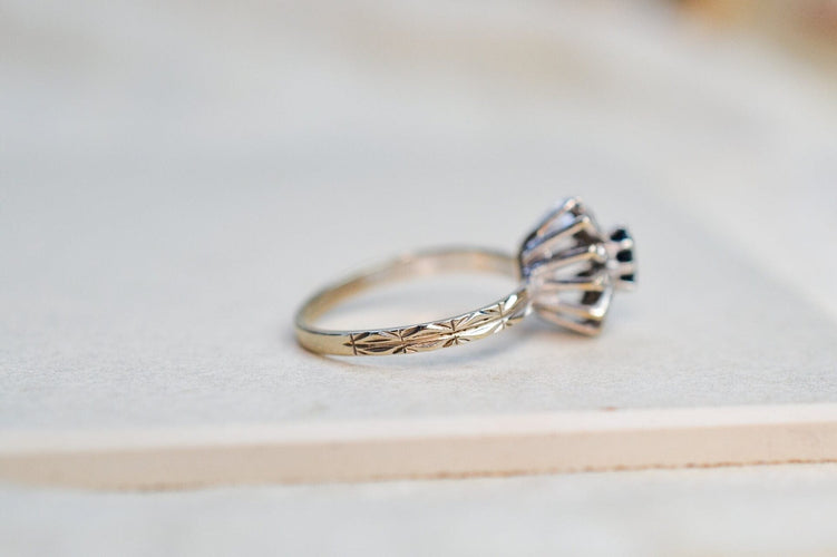 Bague 55 Bague Marguerite en or blanc et saphir, diamants 58 Facettes 3789