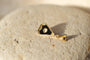 Pendentif Pendentif poire en or jaune 18k, platine, onyx, perle et diamants 58 Facettes 3761