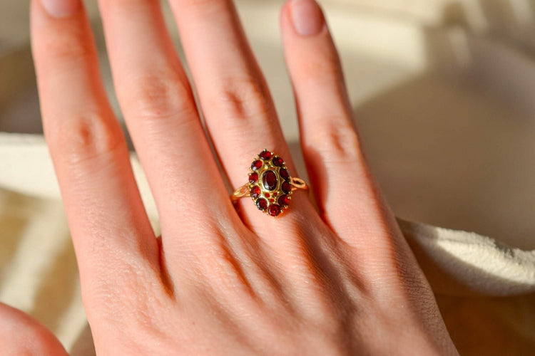 Bague 56 Bague Marquise en or jaune 18 carats et grenats 58 Facettes 3795