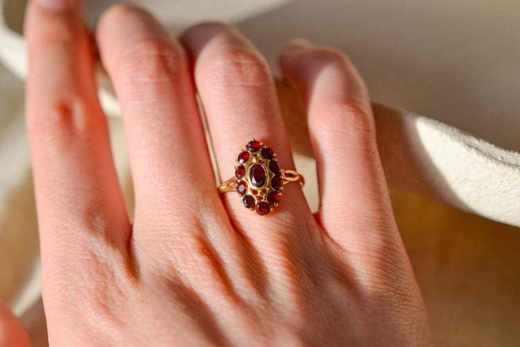 Bague 56 Bague Marquise en or jaune 18 carats et grenats 58 Facettes 3795