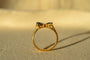 Bague 46 Bague nœud stylisé en or jaune et saphirs, diamant 58 Facettes 3815