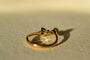 Bague 46 Bague nœud stylisé en or jaune et saphirs, diamant 58 Facettes 3815