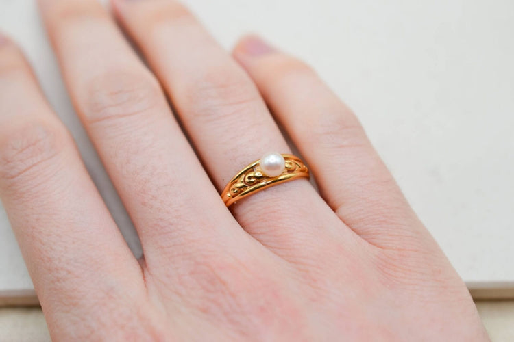 Bague 53 Bague solitaire ajourée en or jaune et perle de culture 58 Facettes 3847