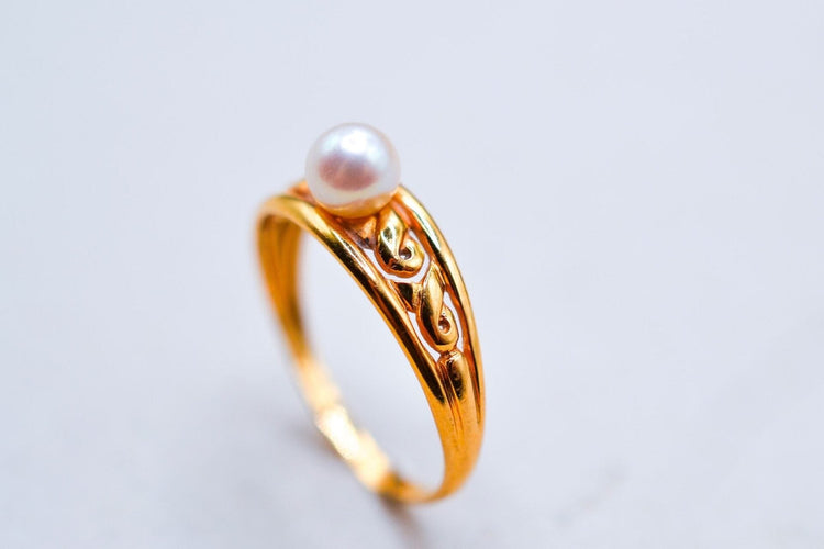 Bague 53 Bague solitaire ajourée en or jaune et perle de culture 58 Facettes 3847