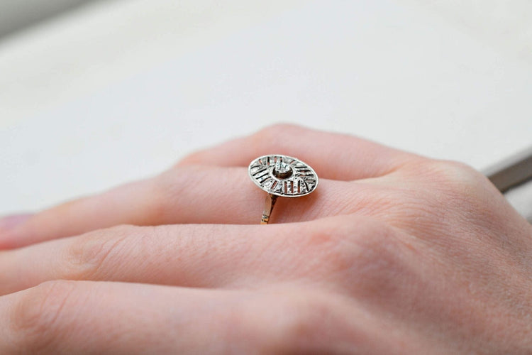 Bague 56 Bague Art Déco ovale en or jaune et or blanc 18k et diamant 58 Facettes 3826