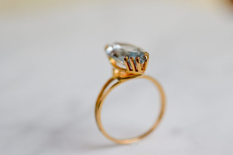 Bague 53 Bague navette vintage en or jaune 18k et aigue-marine 58 Facettes 3732