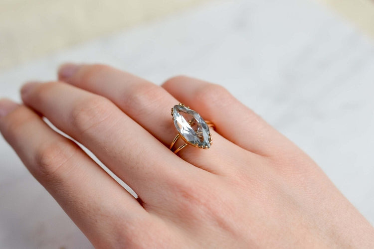 Bague 53 Bague navette vintage en or jaune 18k et aigue-marine 58 Facettes 3732