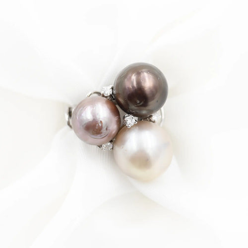 Bague Bague en or blanc 18 kt avec perles et diamants 58 Facettes 5505