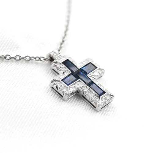 Collier Collier - Croix en or blanc avec saphirs et diamants 58 Facettes 14478