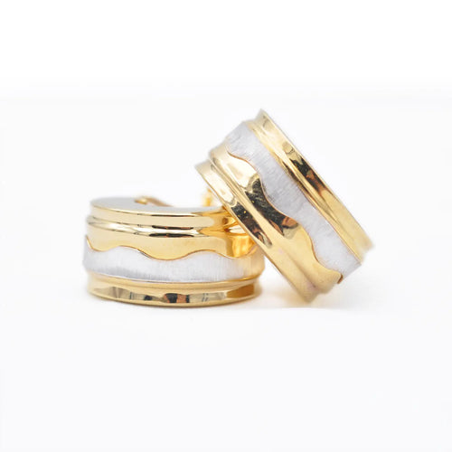 Boucles d'oreilles Boucles d’oreilles en or jaune 18 kt et émail blanc 58 Facettes 16876