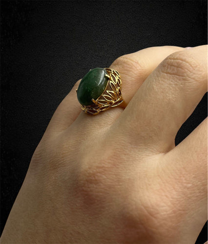Bague Bague en or avec cabochon de jaspe vert, Italie années 1960 58 Facettes