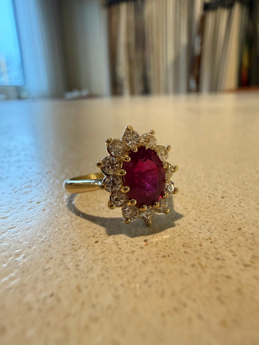 Bague 51.5 Bague en or jaune 18K avec rubis birman et diamants 58 Facettes