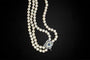Collier Collier double rang de perles en or blanc 18 carats et saphirs 58 Facettes