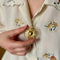 Pendentif Pendentif soleil stylisé rond en or jaune 18K 58 Facettes REF2577-345