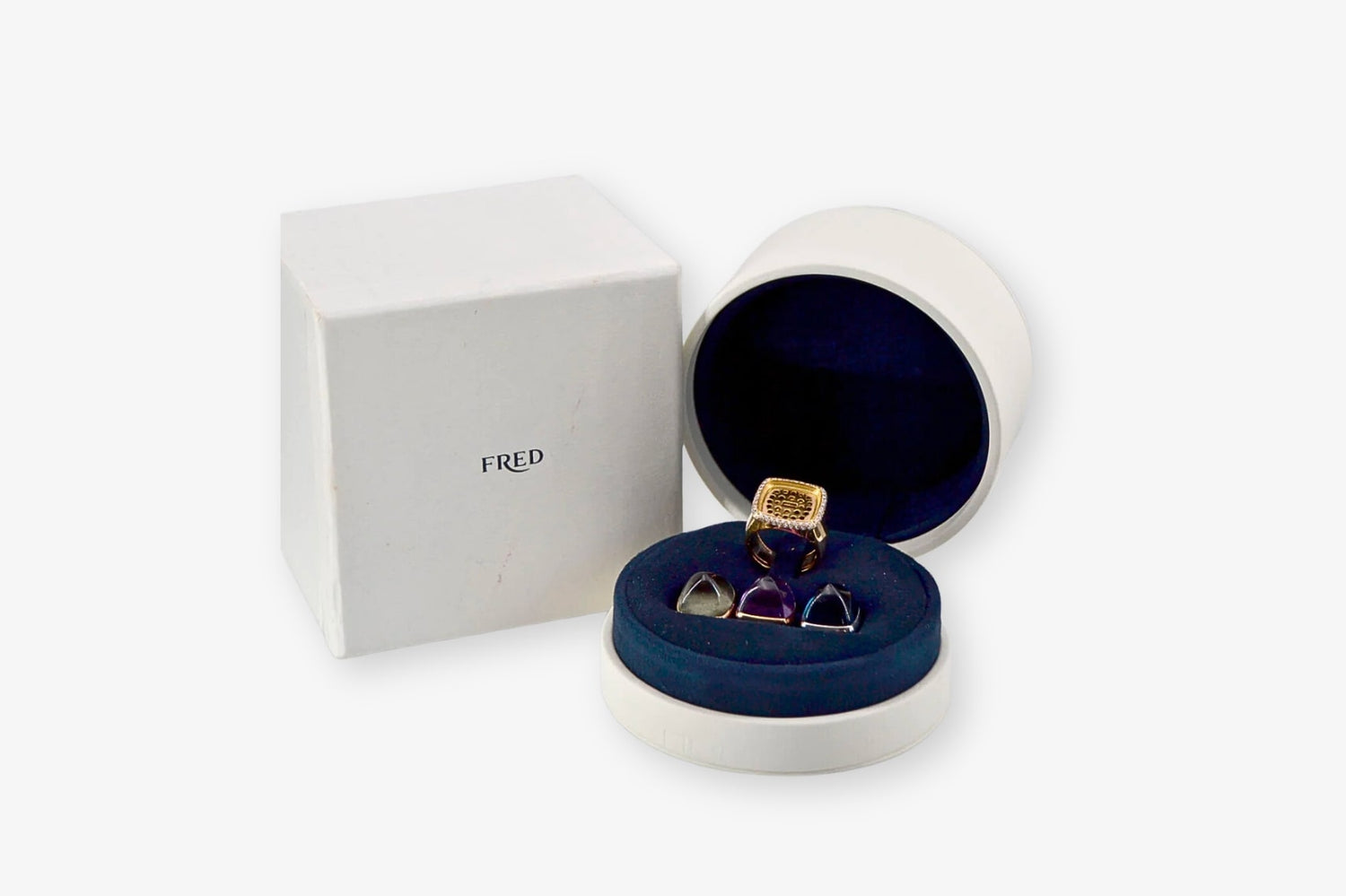 Consulter les bijoux Fred actuellement en vente sur 58 Facettes