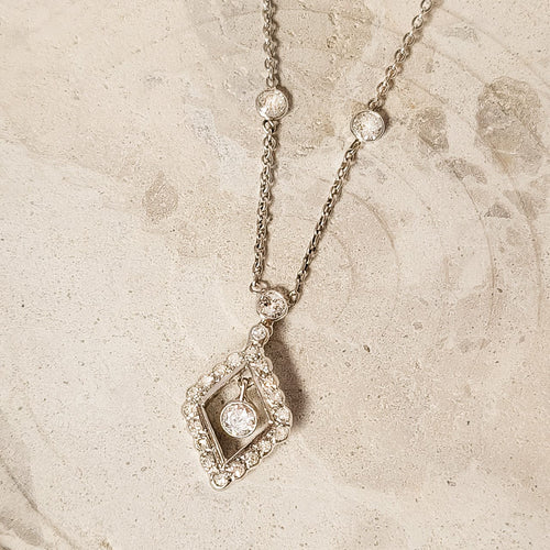 Collier Art déco - Collier en or blanc 585, platine et diamants 58 Facettes 2637