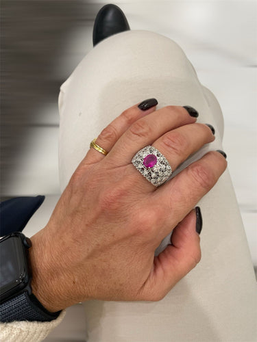 Bague 50 Style Mario Buccellati - Bague vintage gravée en or blanc 18k rubis birman et diamants 58 Facettes