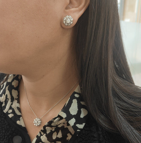 Boucles d'oreilles Boucles d'oreilles marguerites en or blanc 18 ct et diamants 58 Facettes 33524