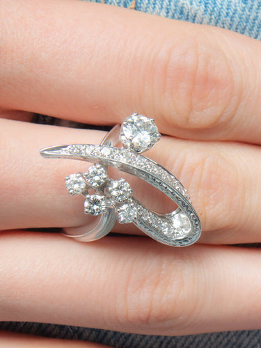 Bague 54.5 Bague « Ruban » ajourée pavée en or blanc 18 carats et diamants 58 Facettes 120042
