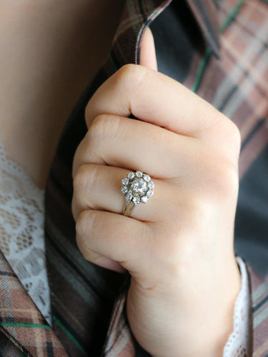 Bague 51.5 Bague marguerite en or blanc 18 carats et diamants 1,10 ct 58 Facettes 1CA0000065/1