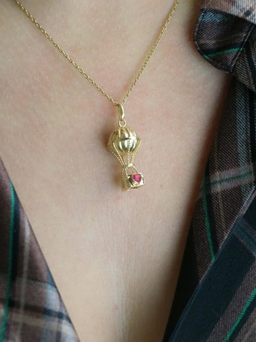 Pendentif Pendentif charm montgolfière en or jaune 18k et pierre rouge 58 Facettes 1CA0000005/3