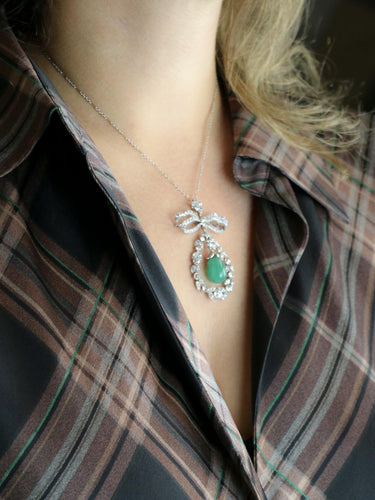 Collier Collier nœud Belle Époque en platine, émeraude et diamants 58 Facettes 1188.1