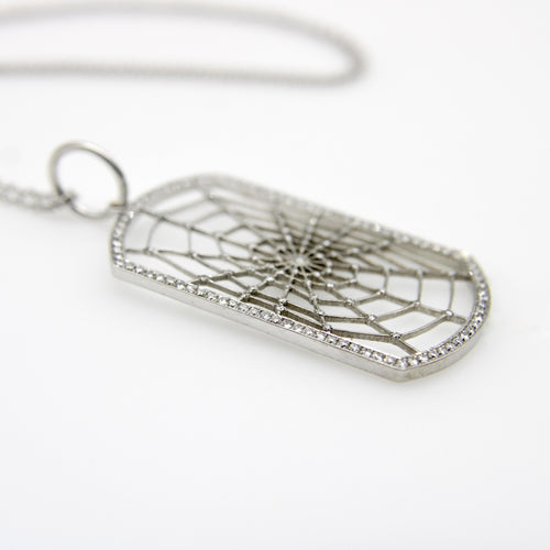 Collier Pendentif dog tag toile d’araignée en or blanc 18k et diamants, chaîne 14k 58 Facettes A2005C