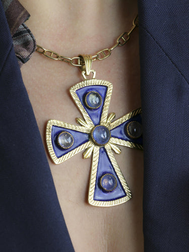 Pendentif Pendentif croix pectorale en or jaune 18k, émail et cabochons de saphirs 58 Facettes 519