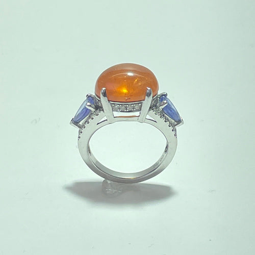 Bague 54 Bague en or blanc 18K avec opale de feu et diamants 0,42 ct 58 Facettes 250216