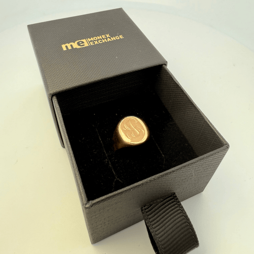 Bague 47.5 Bague chevalière gravée en or jaune 18K 5,53 g 58 Facettes 250009