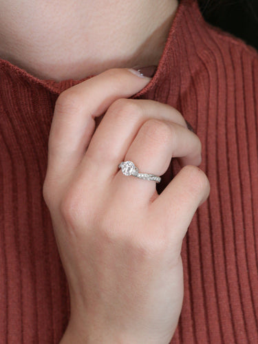 Bague 48 Bague solitaire en or blanc 18 carats et diamants 0,90 ct 58 Facettes 1084.2
