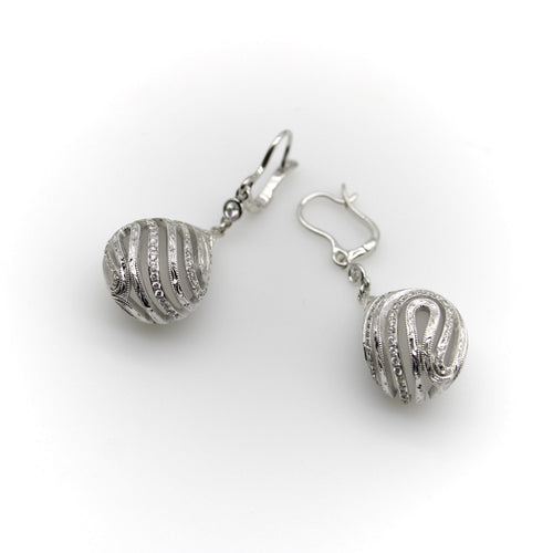 Boucles d'oreilles Boucles d’oreilles pendantes Art déco en or blanc 18k, cristal de roche et diamants 58 Facettes