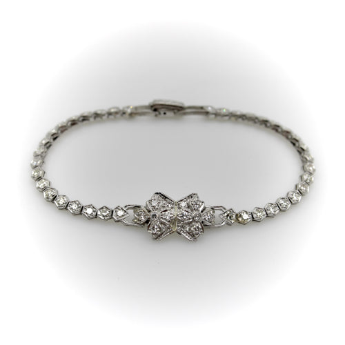 Bracelet Art déco - Bracelet ligne fleur en platine et diamants 58 Facettes A20072