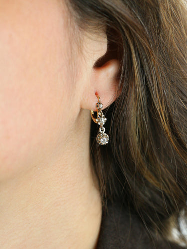Boucles d'oreilles Dormeuses anciennes - Boucles d’oreilles en or 18k et platine serties de diamants 58 Facettes 1019.1
