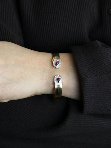 Bracelet Bracelet jonc ouvert en or 18 carats rubis et diamants 58 Facettes 1211.1