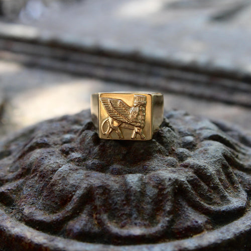 Bague Bague chevalière vintage Lamassu en or jaune 18 carats 58 Facettes A2001U