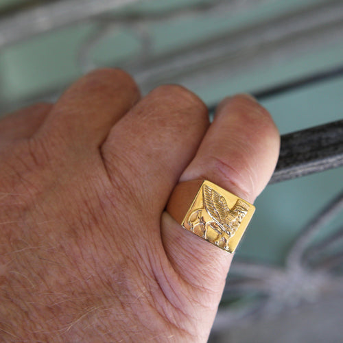 Bague Bague chevalière vintage Lamassu en or jaune 18 carats 58 Facettes A2001U