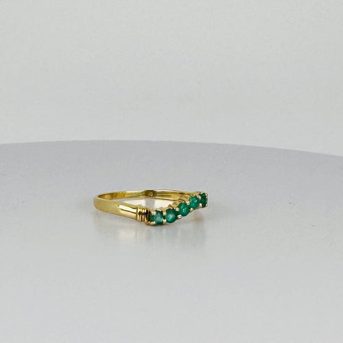 Bague Bague vintage chevron en or jaune 14 carats et émeraudes vertes 58 Facettes 2505008
