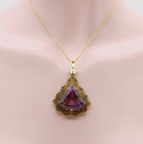 Collier Collier pendentif améthyste moderniste en or jaune 14k 58 Facettes