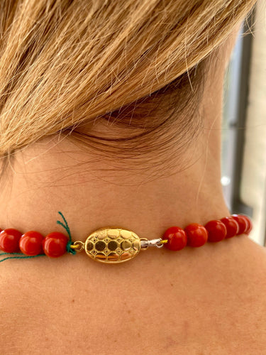 Collier Collier en corail méditerranéen naturel avec fermoir en or 18k 58 Facettes