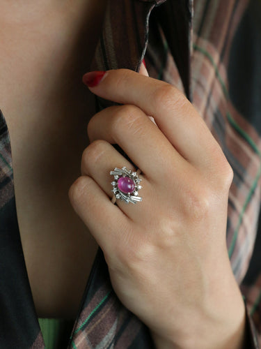 Bague 49.5 Bague marguerite en platine, rubis étoilé et diamants 58 Facettes 1131.2
