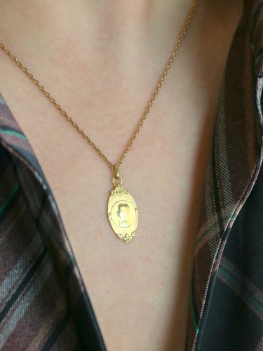 Pendentif Médaille religieuse Art nouveau en or jaune 18 carats 58 Facettes 1128.5